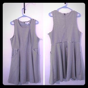 POCKETS!! Black and White Striped Dress